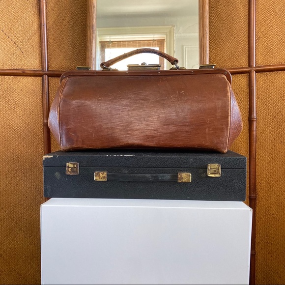 ❌SOLD❌ Vintage Brown Leather Doctors Purse - Picture 4 of 12